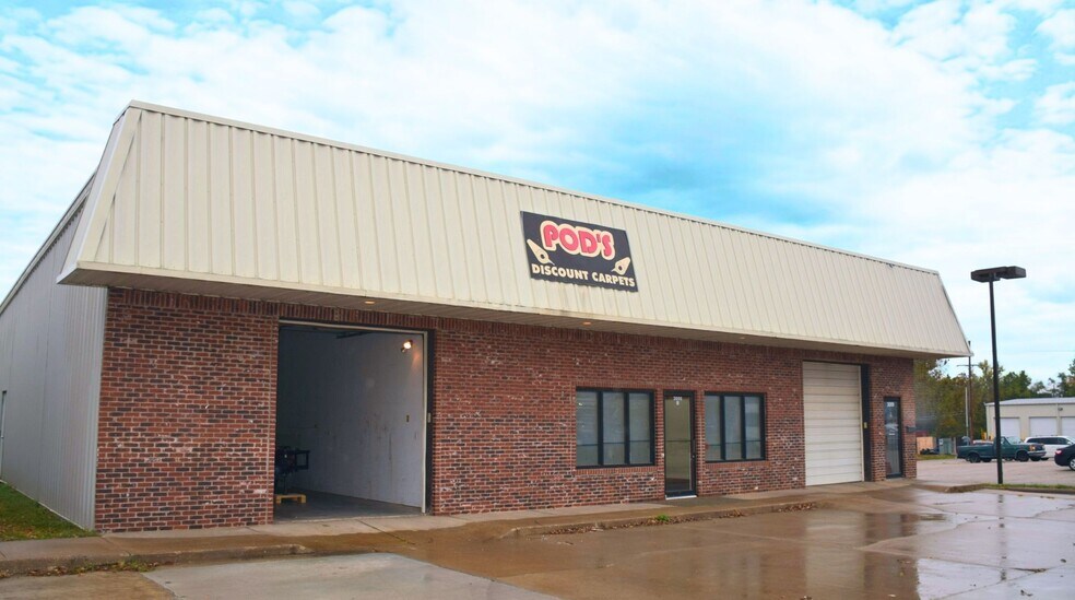 More Photos Of 3009 Four Wheel Dr, Lawrence Warehouse For Lease
