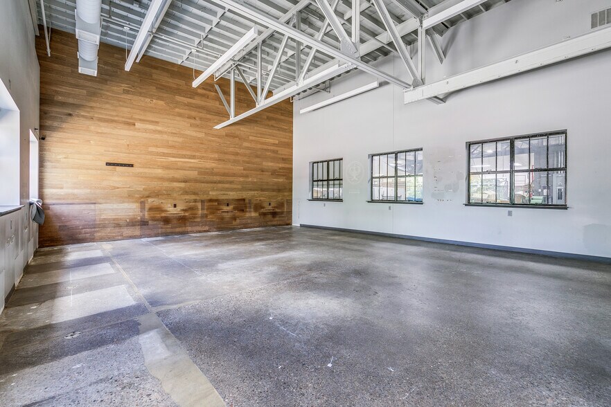 More Photos Of 2336 Territorial Rd, Saint Paul Warehouse For Sale