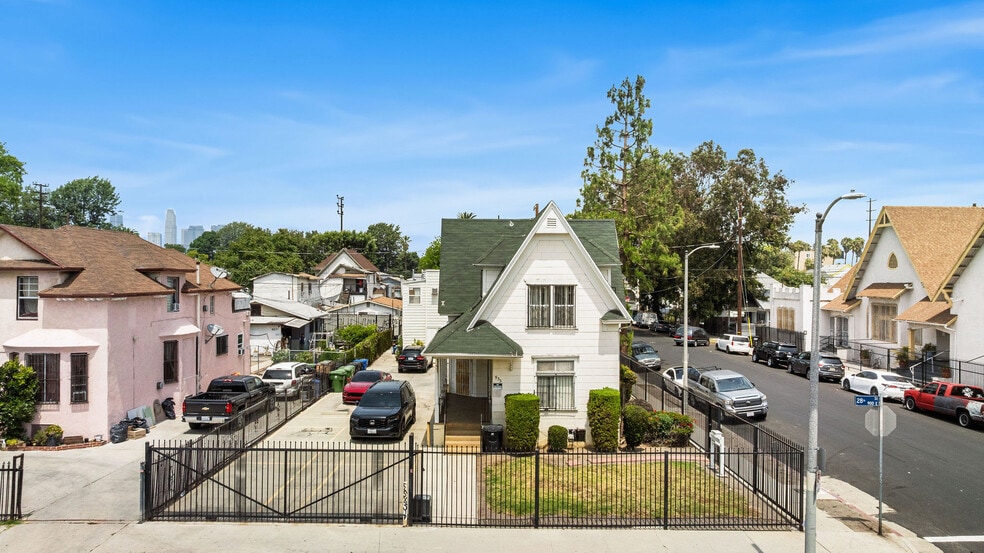 More Photos Of 933 E 28th St, Los Angeles Multifamily For Sale