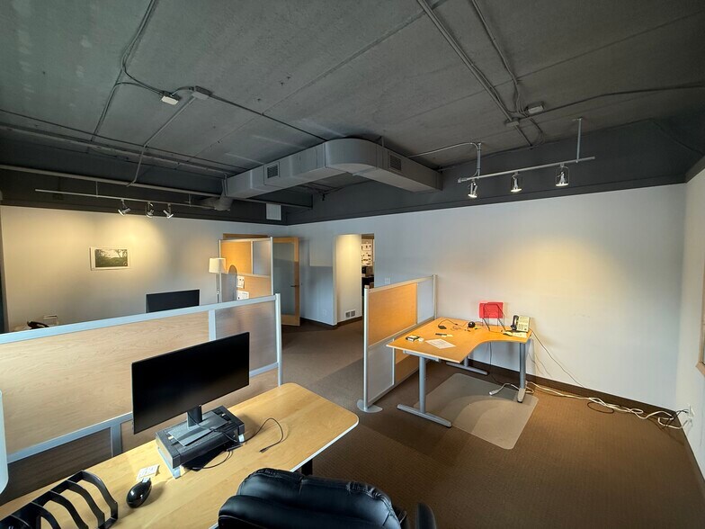 More Photos Of 2238-2240 Edgewood Ave S, Minneapolis Light Manufacturing For Lease