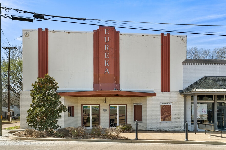Primary Photo Of 98 Eureka St, Batesville Movie Theatre For Sale