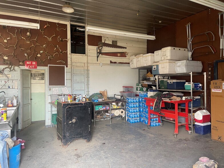 More Photos Of 840 W Elm Ave, Coalinga Manufacturing For Sale
