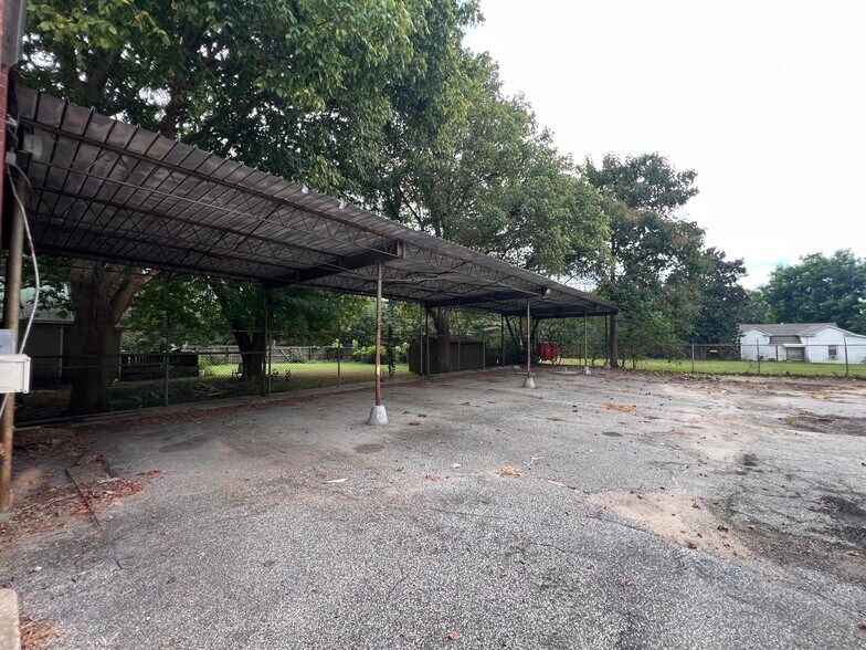 More Photos Of 211 W Walnut Ave, McKenzie General Retail For Lease