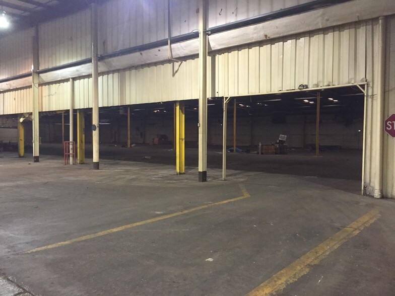 More Photos Of 400 N Harvey St, Seminole Manufacturing For Lease