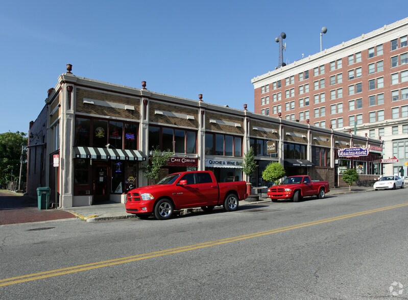 More Photos Of 540-550 S Main St, Memphis Storefront For Lease