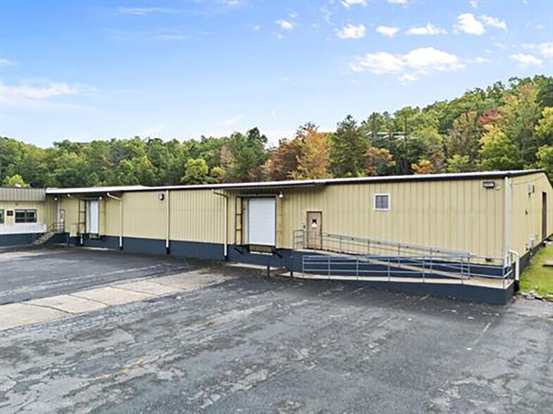 More Photos Of 2000 S Delphine Ave, Lyndhurst Warehouse For Lease