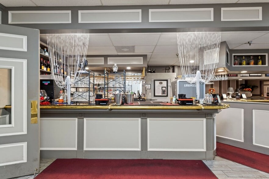 More Photos Of 4725 Vincennes Blvd, Cape Coral Restaurant For Sale