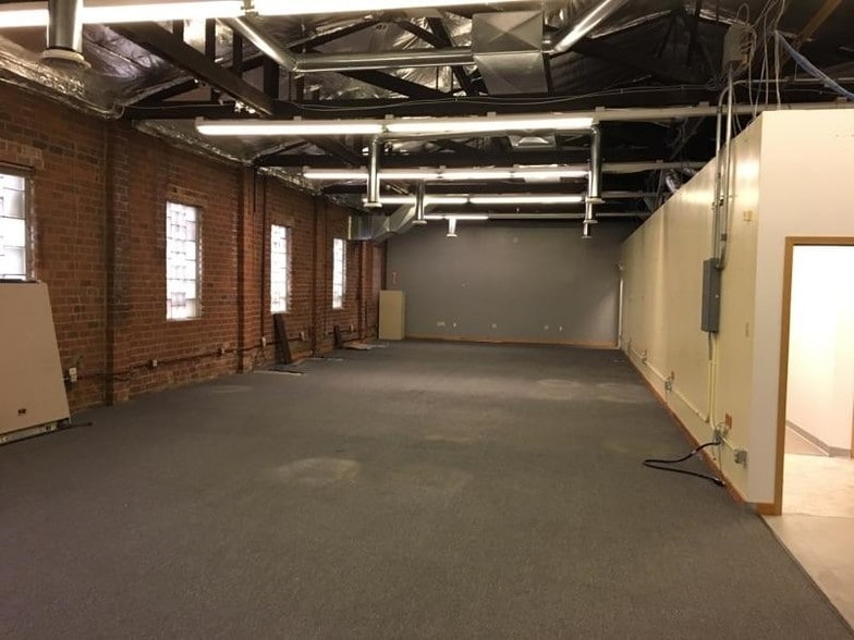 More Photos Of 130 N Main St, Dupo Loft Creative Space For Sale
