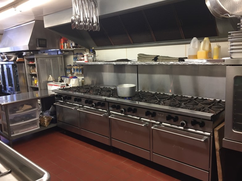 More Photos Of 139 Riverside Dr, Thompson Freestanding For Sale