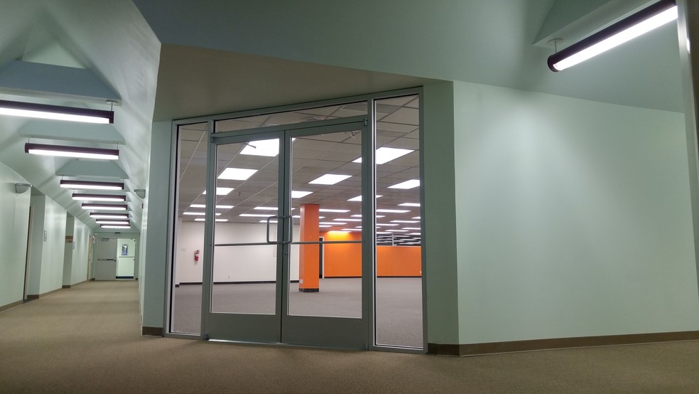 More Photos Of 2400 Industrial Ln, Broomfield Showroom For Lease