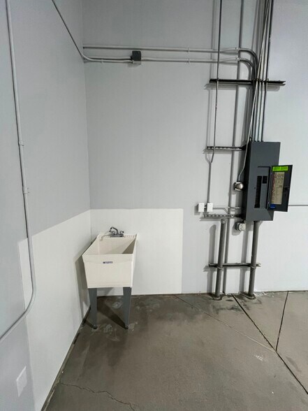 More Photos Of 6845 20th Ave, Centerville Industrial For Lease