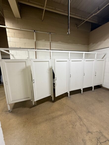 More Photos Of 220 E 14th Ave, North Kansas City Distribution For Lease