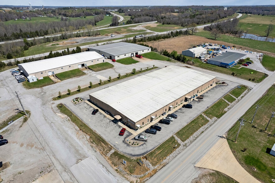 Primary Photo Of 805 Commerce Dr, Leitchfield Flex For Sale