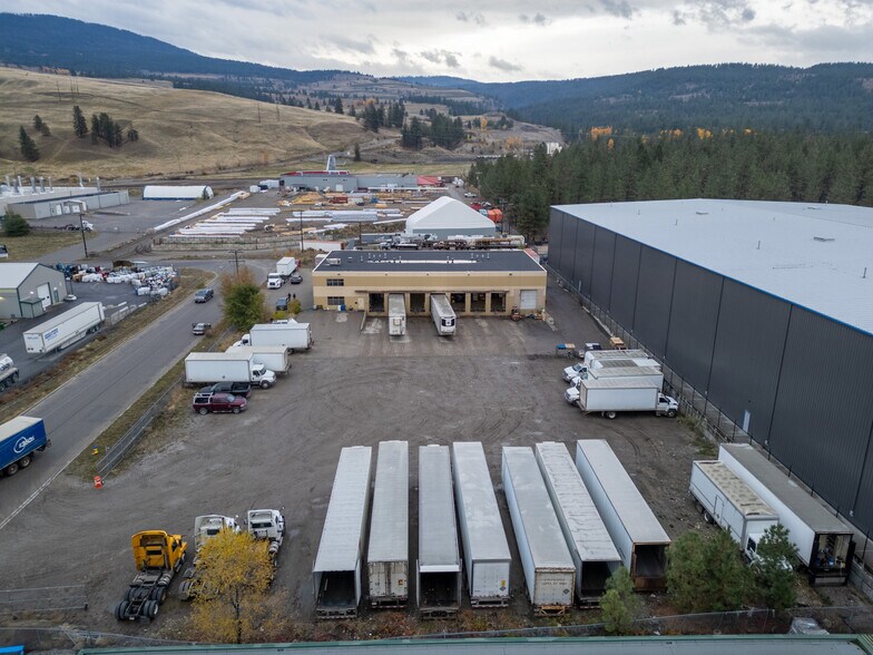 More Photos Of 131 Tilley Rd, Kelowna Warehouse For Sale