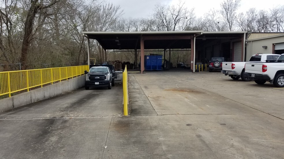 More Photos Of 210 Brand Ln, Stafford Warehouse For Lease