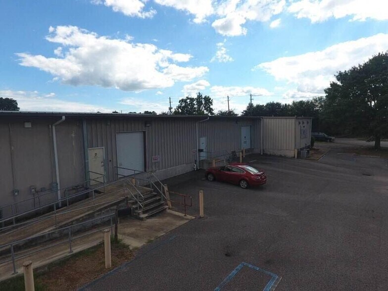 More Photos Of 3229 International Dr, Mobile Light Distribution For Lease