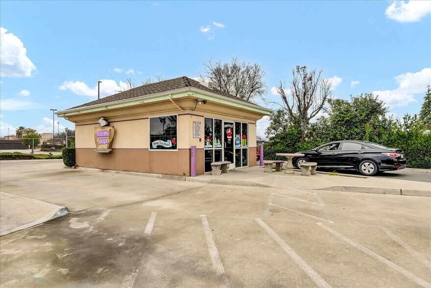 More Photos Of 1720 E Noble Ave, Visalia Fast Food For Sale