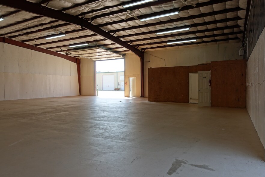More Photos Of 19525 Wied Rd, Spring Warehouse For Lease