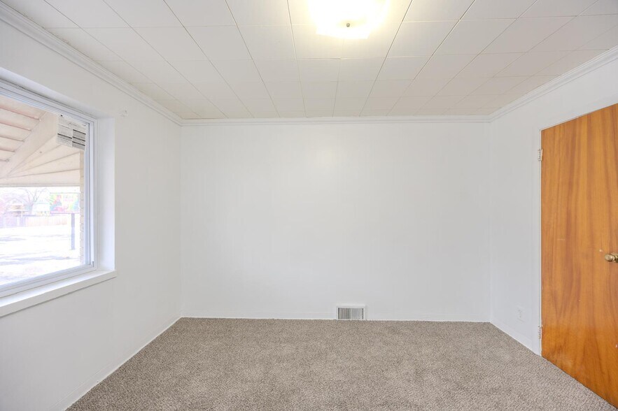 More Photos Of 2101 Pine Ave, Niagara Falls Storefront Retail Residential For Sale