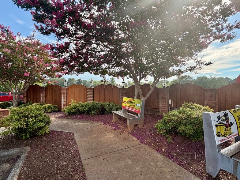 More Photos Of 200-208 W Fleming Dr, Morganton Unknown For Lease