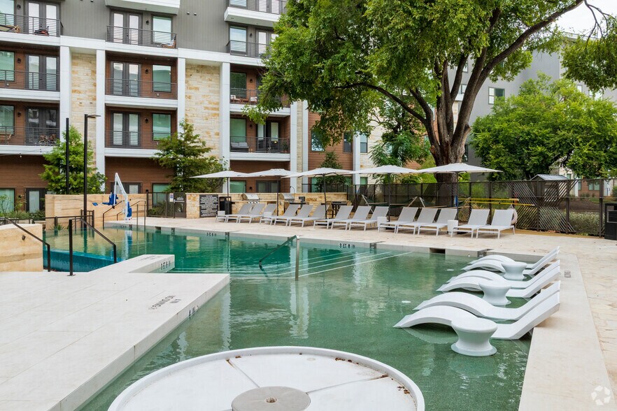 More Photos Of 5100 Bolm Rd, Austin Apartments For Lease