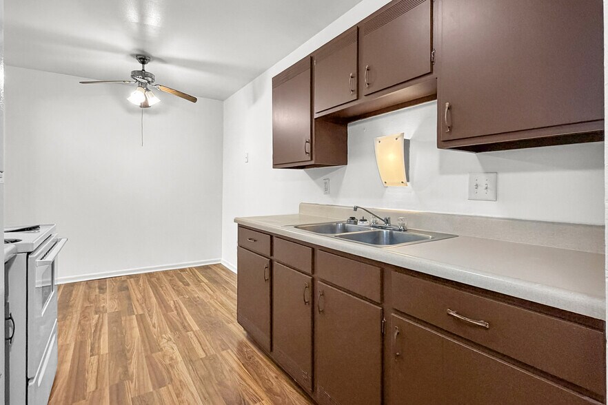 More Photos Of 1103 25th St, Rock Island Apartments For Sale