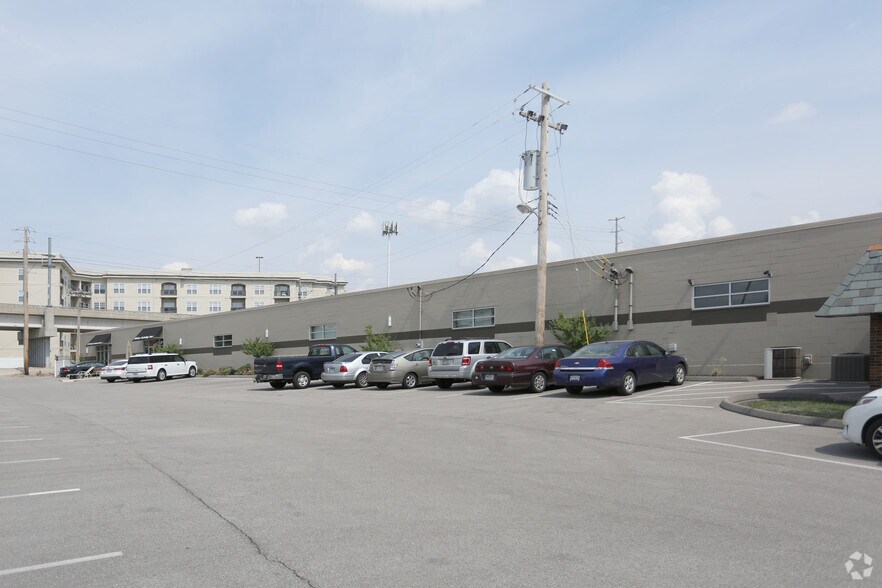 More Photos Of 290 Hanley Industrial Ct, Brentwood Warehouse For Lease