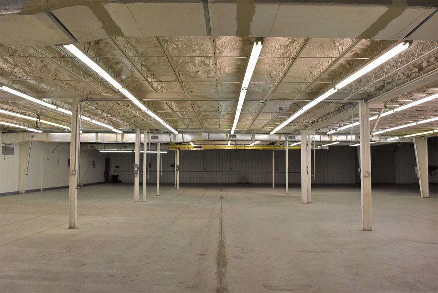 More Photos Of 8409 W Crystal St, Crystal River Manufacturing For Sale