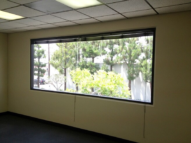 More Photos Of 1071 N Batavia St, Orange Flex For Lease