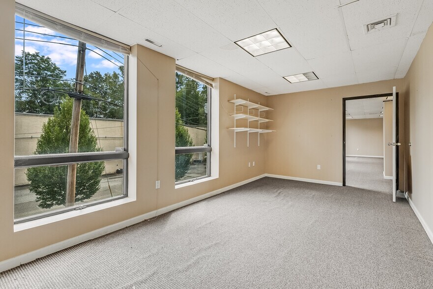 More Photos Of 3 Tice Rd, Franklin Lakes Distribution For Lease