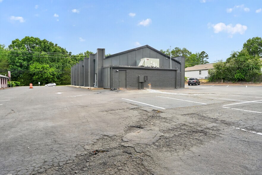 More Photos Of 5234 N Roxboro Rd, Durham Freestanding For Lease