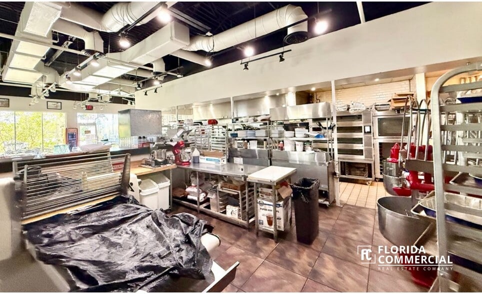 More Photos Of 3980 NW Federal Hwy, Jensen Beach General Retail For Lease