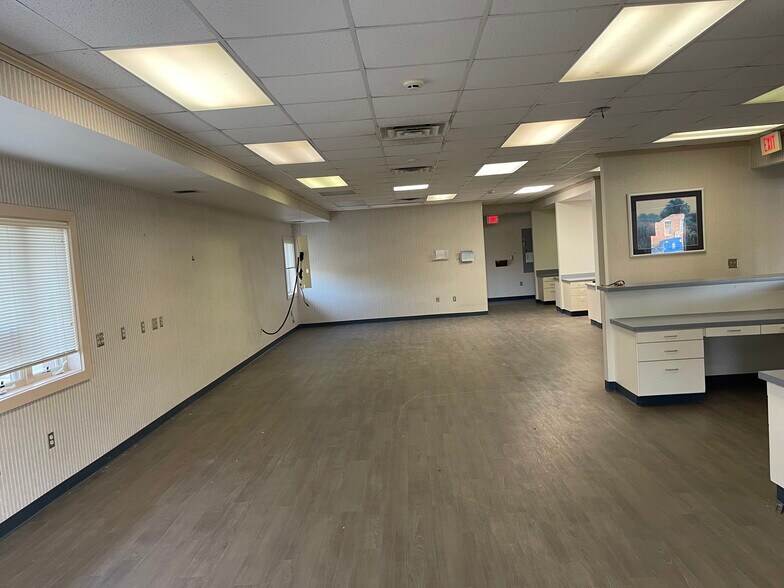 More Photos Of 101 Holbrook St, Danville Medical For Lease
