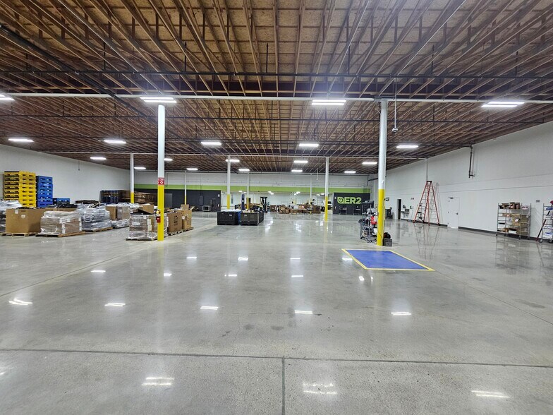 More Photos Of 2121 S 7th St, Council Bluffs Light Distribution For Sale