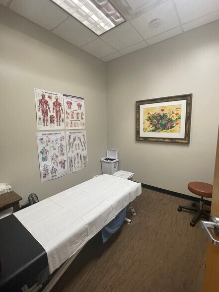 More Photos Of 18600 Lyndon B Johnson Fwy, Mesquite Storefront Retail Office For Sale