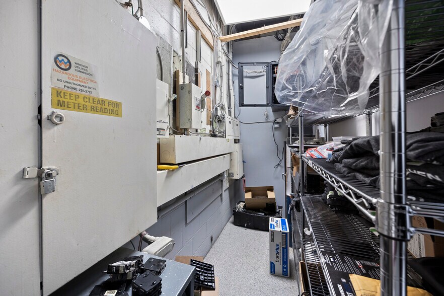 More Photos Of 333 Holden Av, Windsor Distribution For Sale