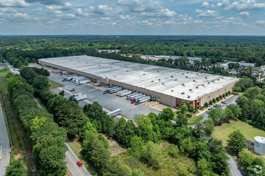 More Photos Of 9250 S Main St, Jonesboro Warehouse For Lease