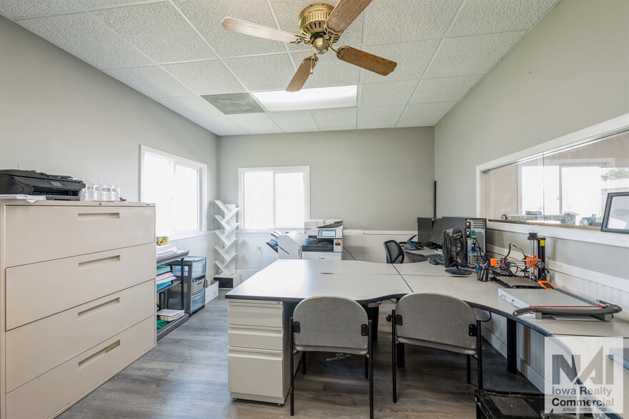 More Photos Of 1105 Hawkeye Dr, Hiawatha Industrial For Lease