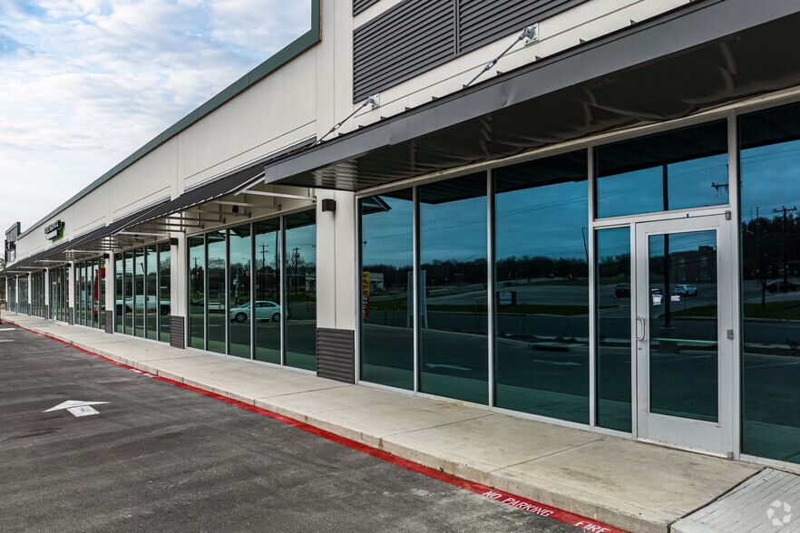 More Photos Of 8622 Huebner Rd, San Antonio Storefront For Lease
