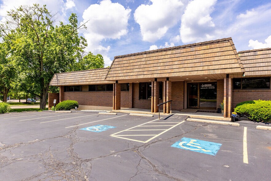 More Photos Of 9030 Montgomery Rd, Cincinnati Medical For Lease