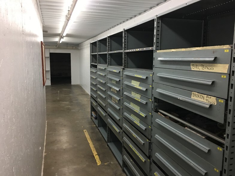 More Photos Of 1441 Central Ave, Columbus Auto Repair For Lease