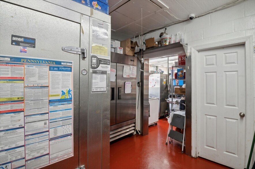 More Photos Of 1594 Market St, Linwood Freestanding For Sale