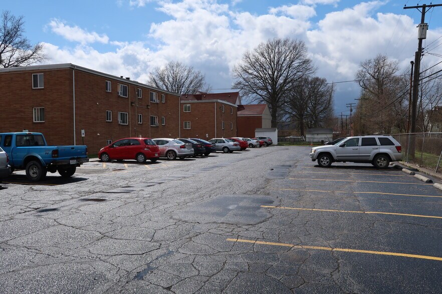 More Photos Of 1833-1845 E 31st St, Lorain Apartments For Sale
