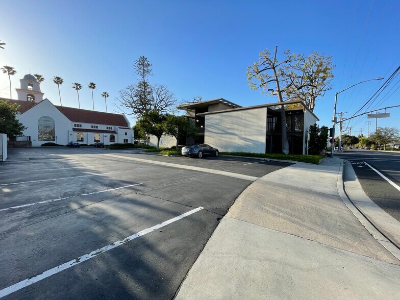 More Photos Of 850 E Chapman Ave, Orange Loft Creative Space For Lease