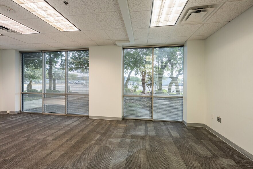 More Photos Of 5555 Northwest Pky, San Antonio Office For Lease