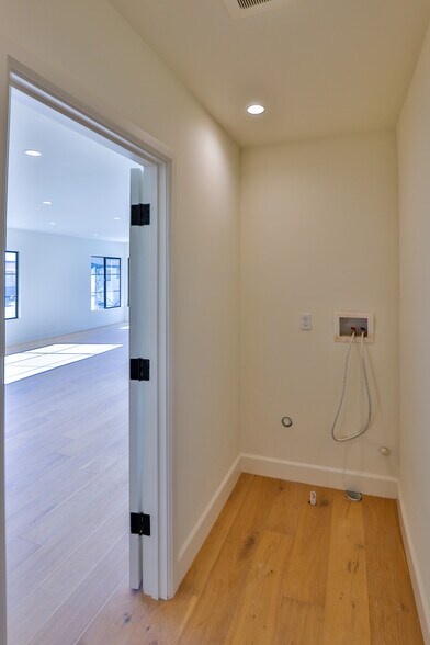 More Photos Of 22221-22227 Pacific Coast Hwy, Malibu Storefront Retail Office For Sale