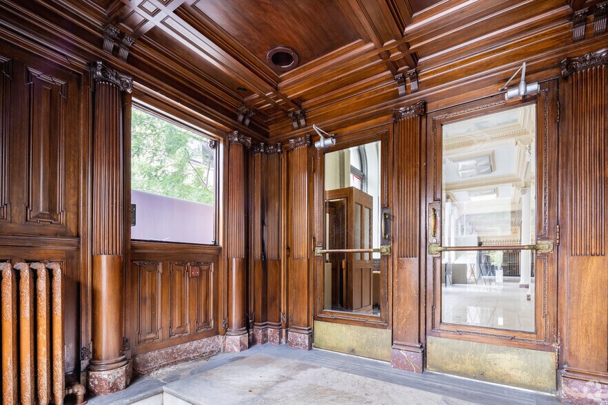 More Photos Of 934-936 Rue Sainte-Catherine E, Montréal Loft Creative Space For Lease