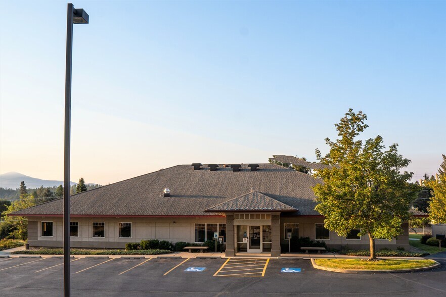 More Photos Of 1600 W 1st St, Newport Office For Sale