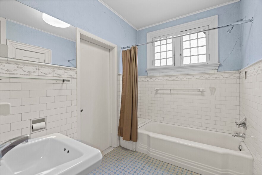 More Photos Of 1481 Chapel St, New Haven Office For Sale