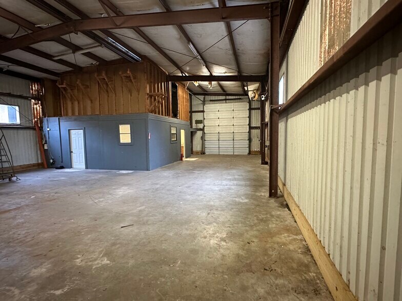 More Photos Of 10202 Mula Cir, Stafford Warehouse For Lease